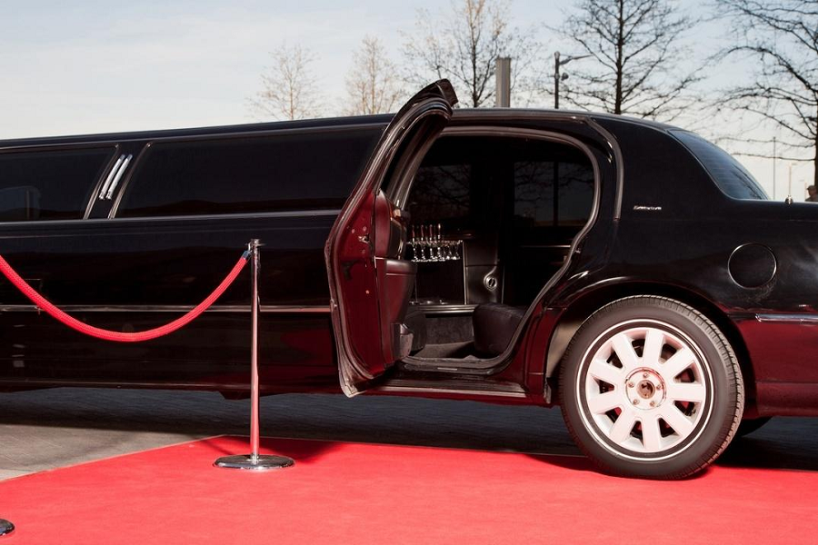 Here’s some sound advice if you’re looking for a limousine service